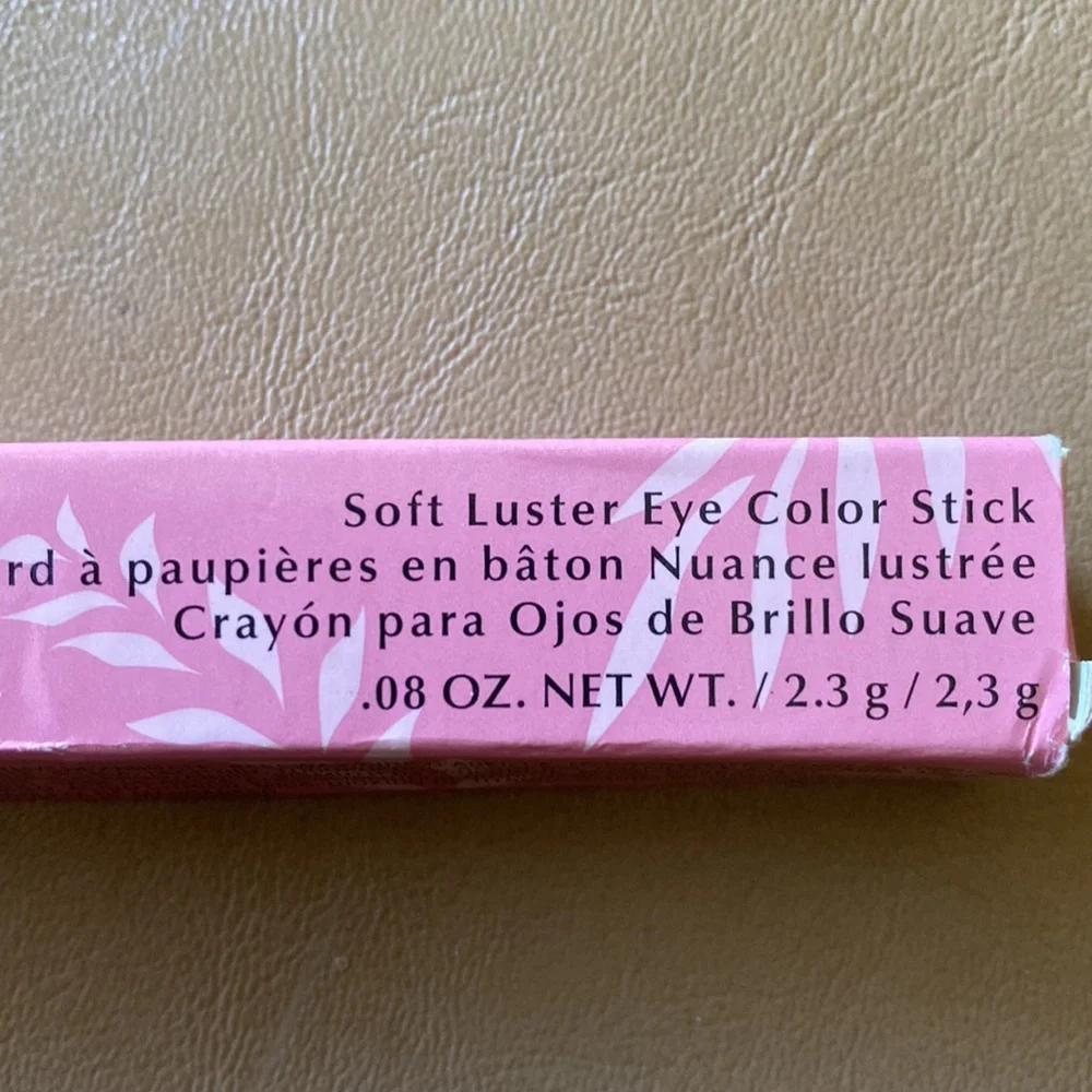 ❤️NEW❤️ Mary Kay Soft Luster Eye Color Stick - Violet Dawn - Picture 4 of 6